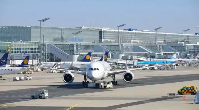 Airlines A-Z Terminals Halle Flughafen Frankfurt Airport