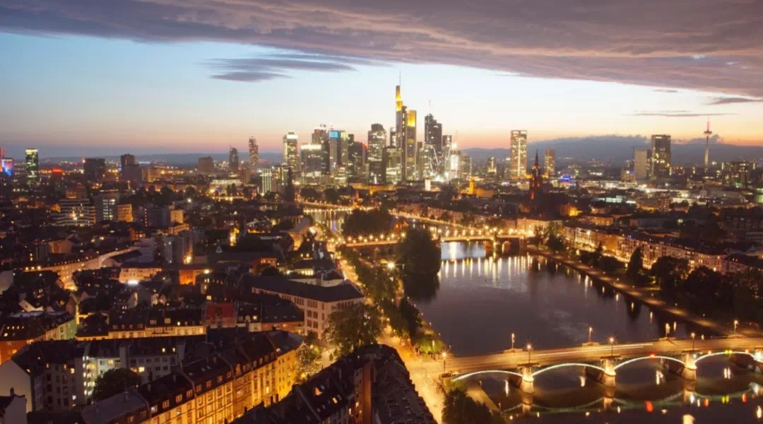 Airport Webcam Frankfurt City Skyline